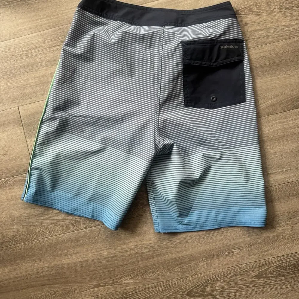 Quiksilver Boys Surfsilk Massive Youth Boardshorts-Snorkel Blue Size 29 Swim